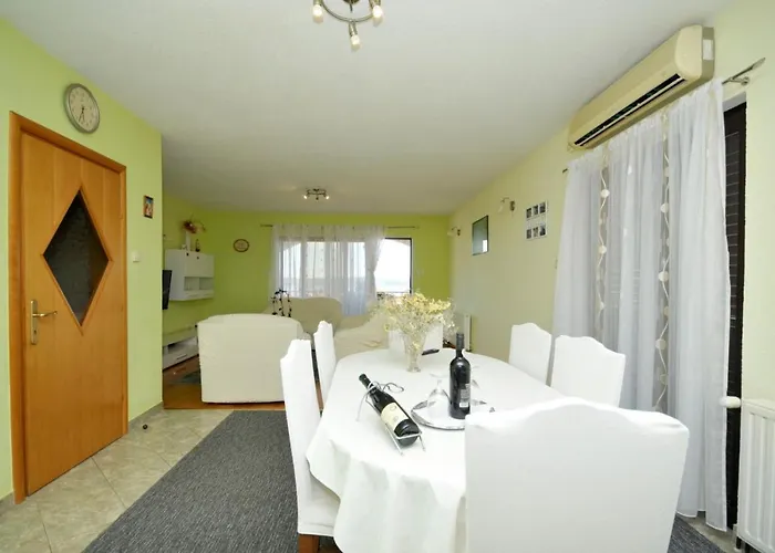 Roso With Sea View Apartman *